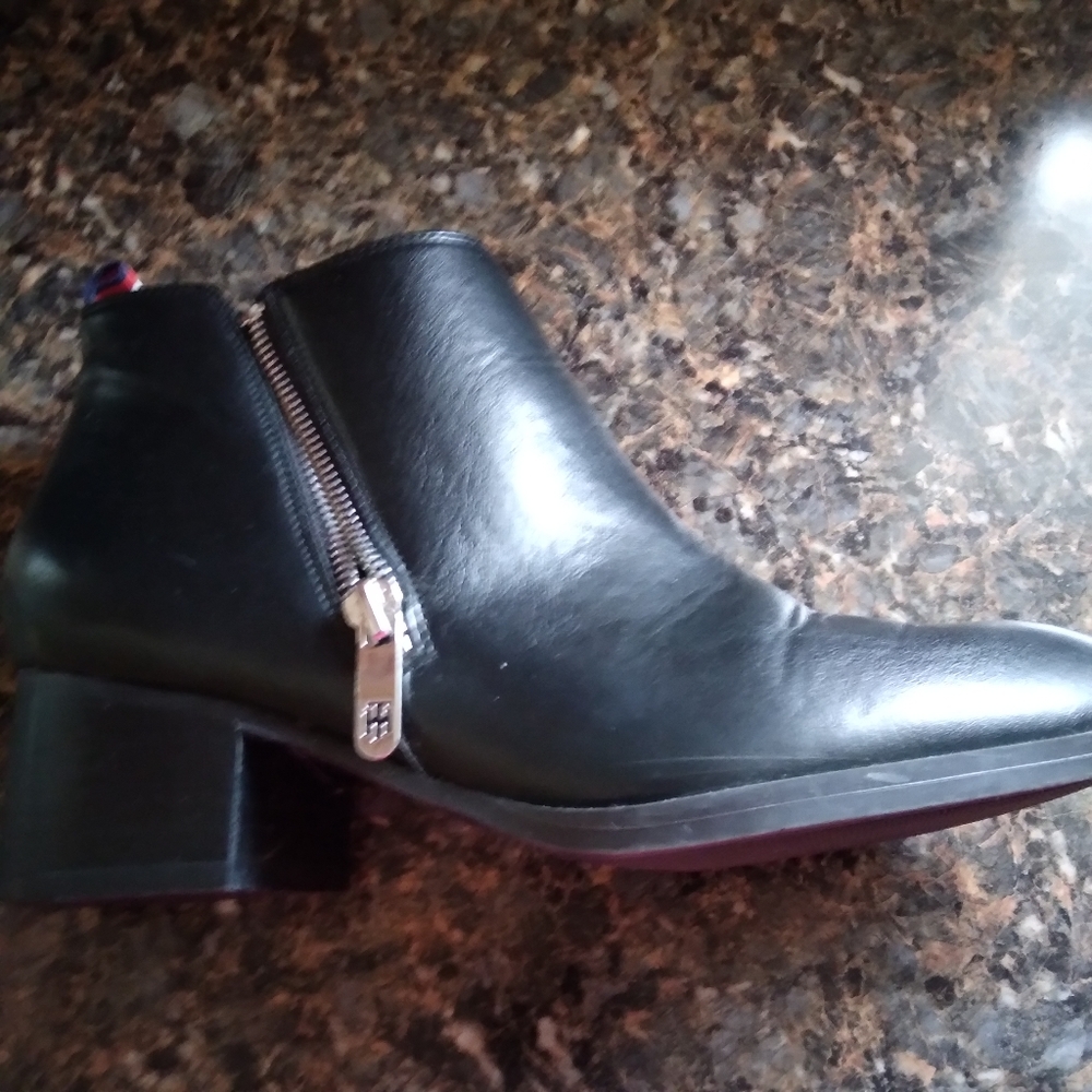 Tommy Hilfiger black ankle boot 7M - Picture 6 of 12